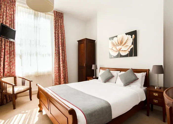 Dancenter Near Clifton Down Station Hotel 3*