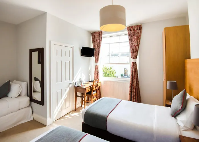 Hotel Dancenter Near Clifton Down Station