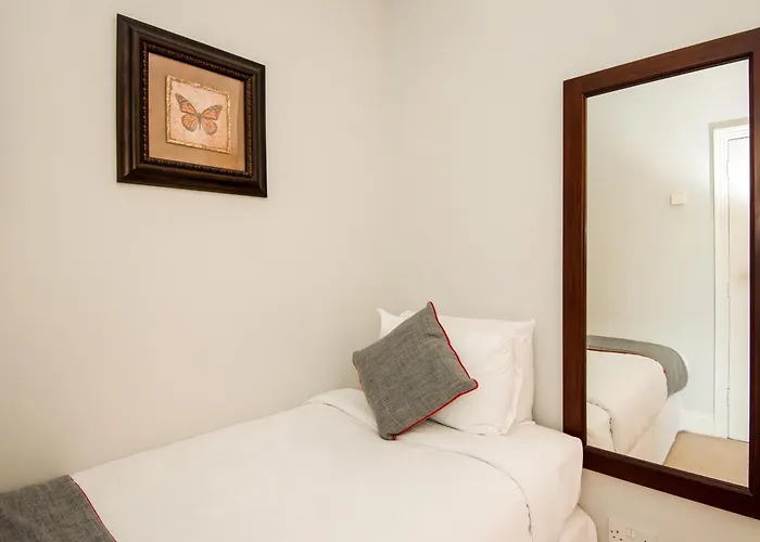 Hotel Dancenter Near Clifton Down Station