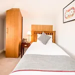 Hotel Dancenter Near Clifton Down Station 3*