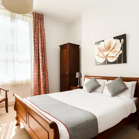 Dancenter Near Clifton Down Station Hotel 3*