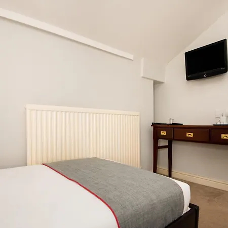 Dancenter Near Clifton Down Station 3*