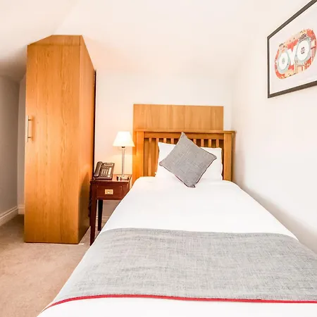 Hotel Dancenter Near Clifton Down Station 3*