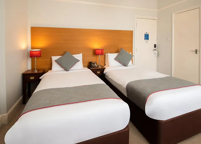 Hotel Dancenter Near Clifton Down Station