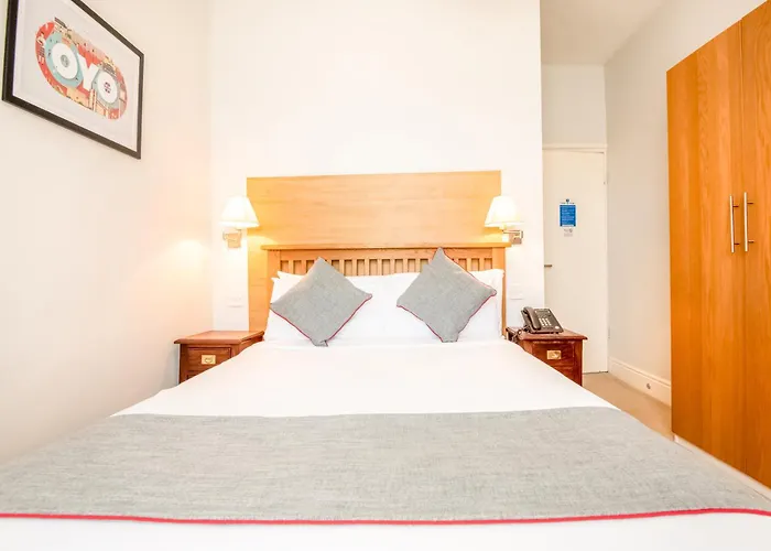 Dancenter Near Clifton Down Station Hotel 3*