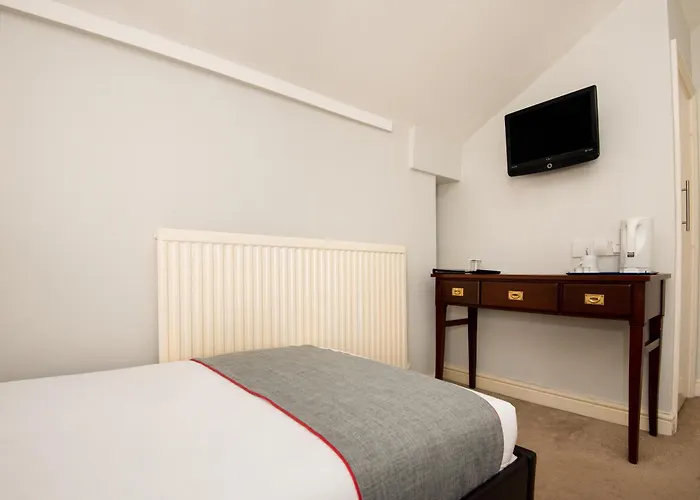 Dancenter Near Clifton Down Station 3*