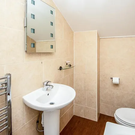 Dancenter Near Clifton Down Station 브리스틀