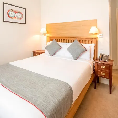 Dancenter Near Clifton Down Station 3* 布里斯托