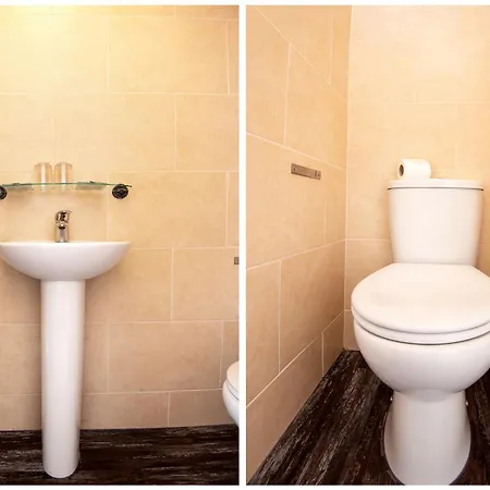 Dancenter Near Clifton Down Station 호텔