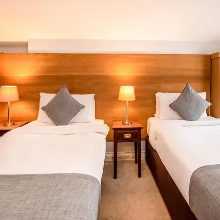 Dancenter Near Clifton Down Station 3* 브리스틀