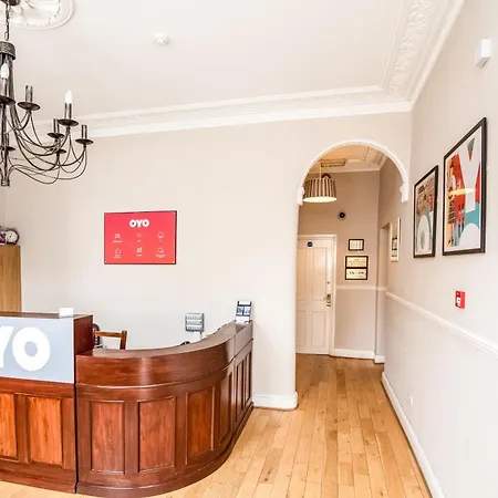 Dancenter Near Clifton Down Station 3* 브리스틀