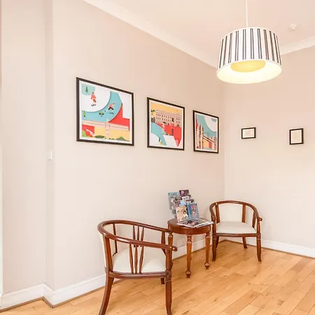 Dancenter Near Clifton Down Station 酒店