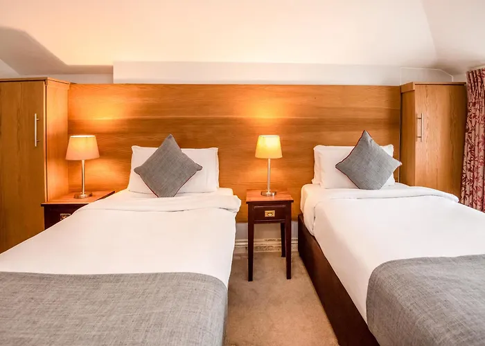 Dancenter Near Clifton Down Station 3* 布里斯托