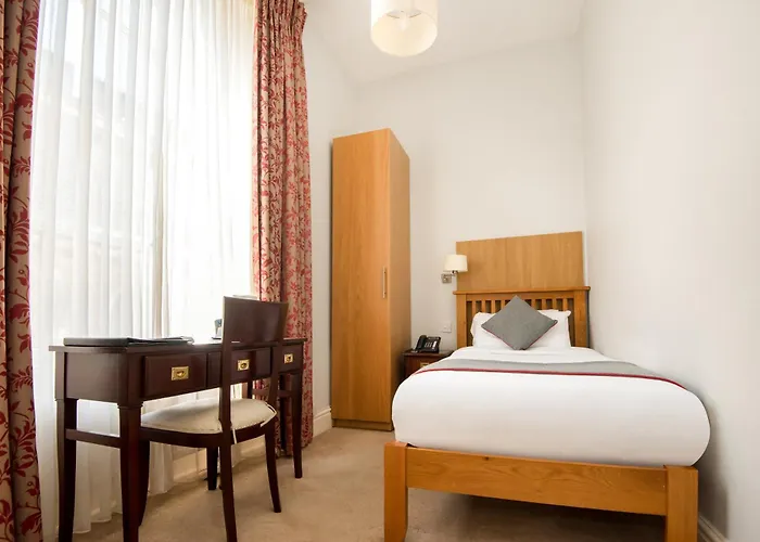 Dancenter Near Clifton Down Station 布里斯托