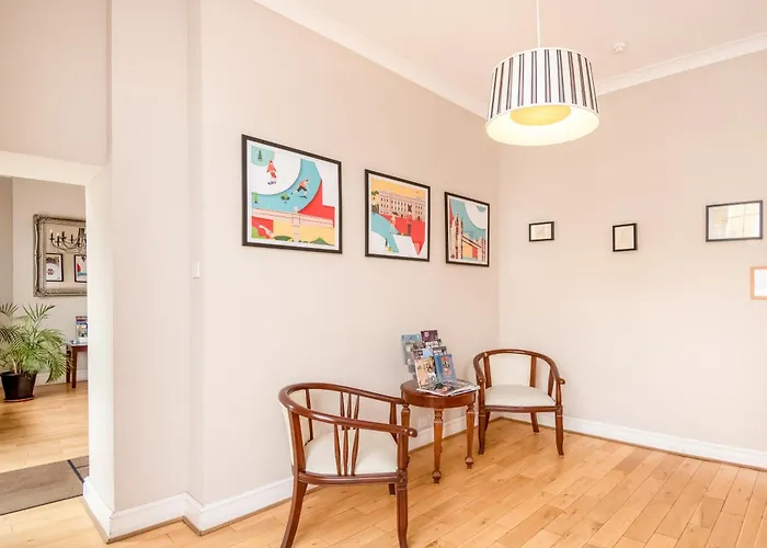 Dancenter Near Clifton Down Station 酒店